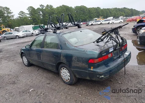 1997 Toyota Camry Ce/Le/Xle z USA, uszkodzony, nr VIN 4T1BG22K0VU127941